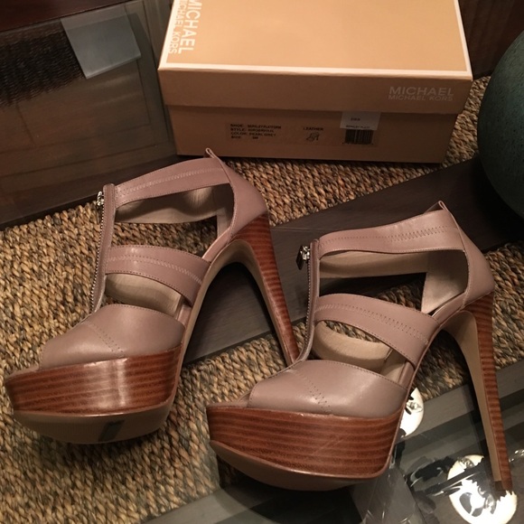 Michael Kors Berkley Platform - Picture 1 of 9